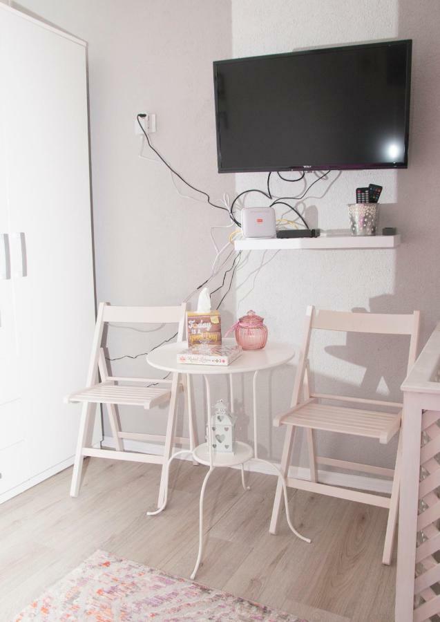 Bistrik Rose Apartment SJJ Exteriör bild