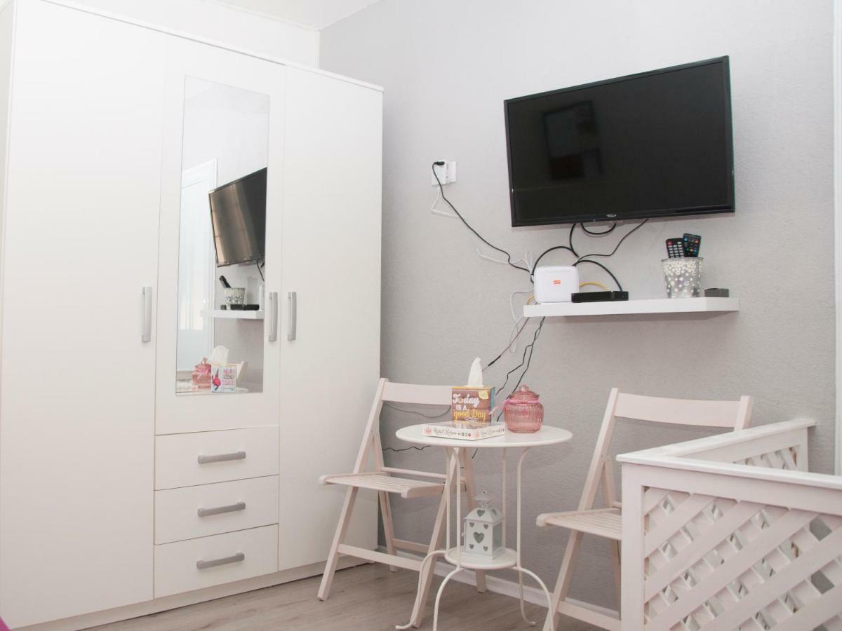 Bistrik Rose Apartment SJJ Exteriör bild