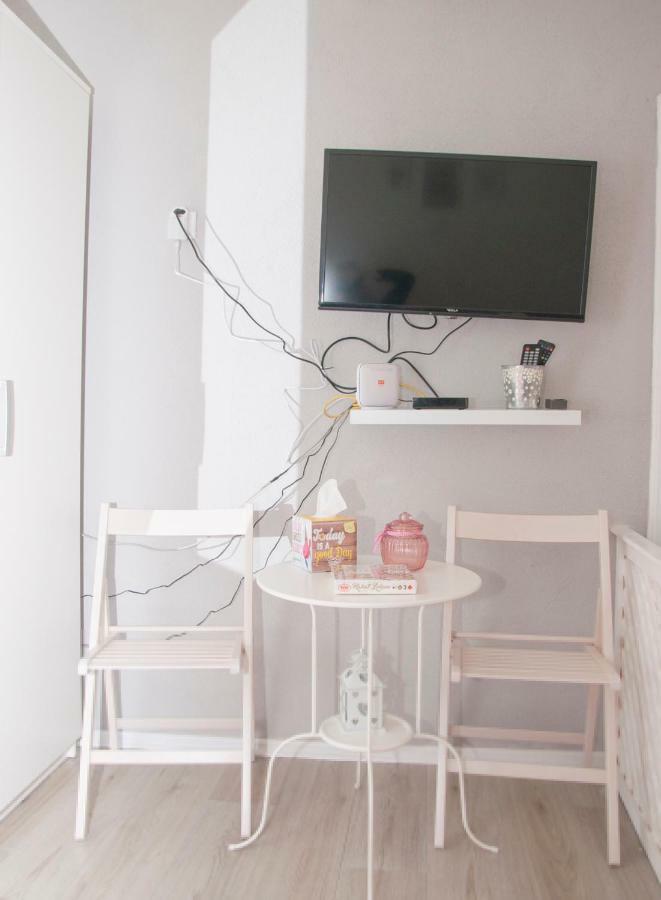 Bistrik Rose Apartment SJJ Exteriör bild
